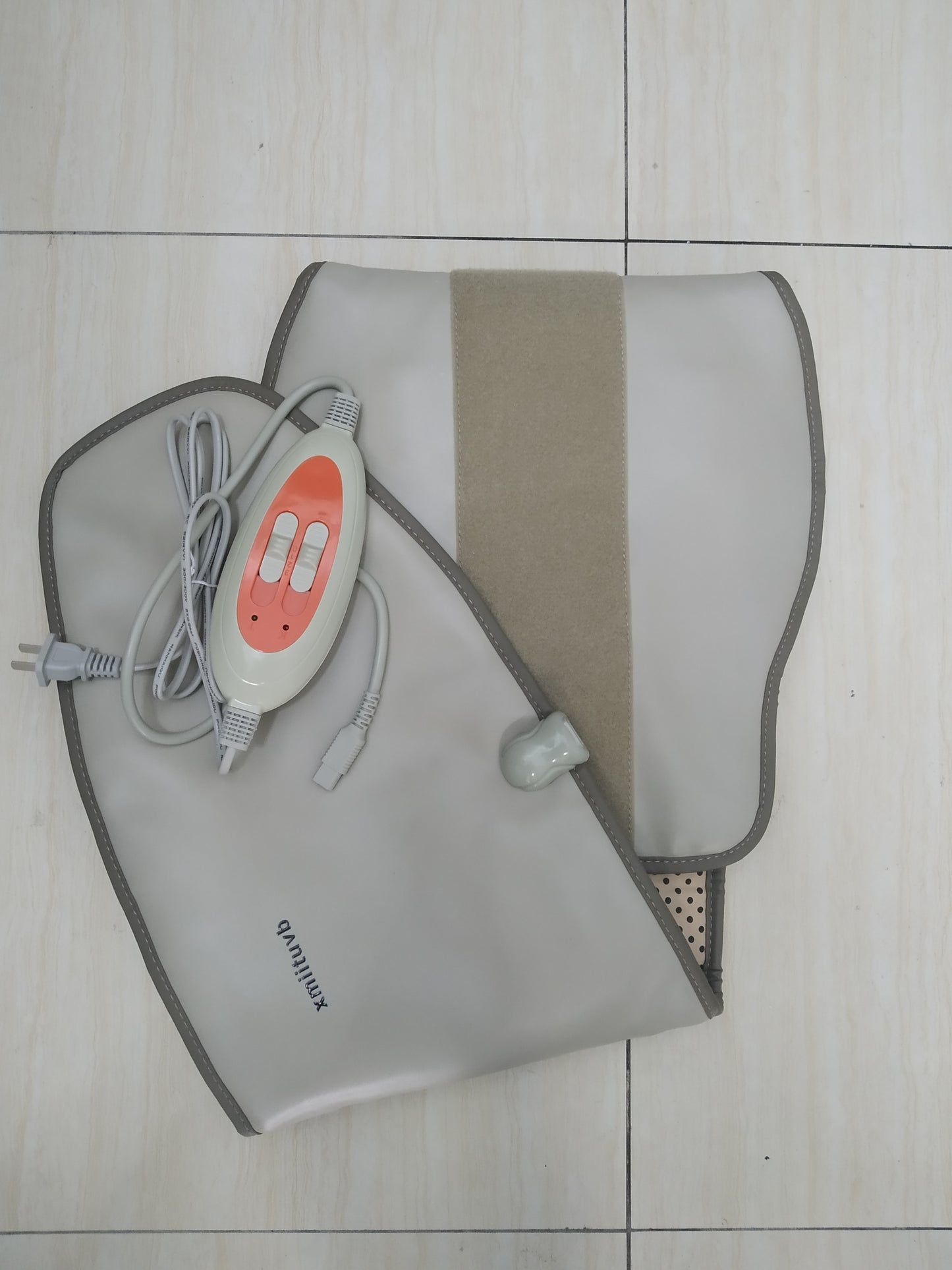 xmiituvb Abdominal belts pads Bed vibrators Electric esthetic massage for household purposes foot spa household namely electric vibrating massager apparatus for massaging feet necks and backs personal use